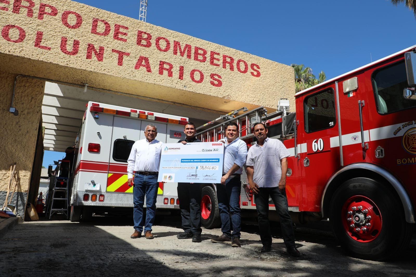 Entregan recurso a Bomberos y Cruz Roja