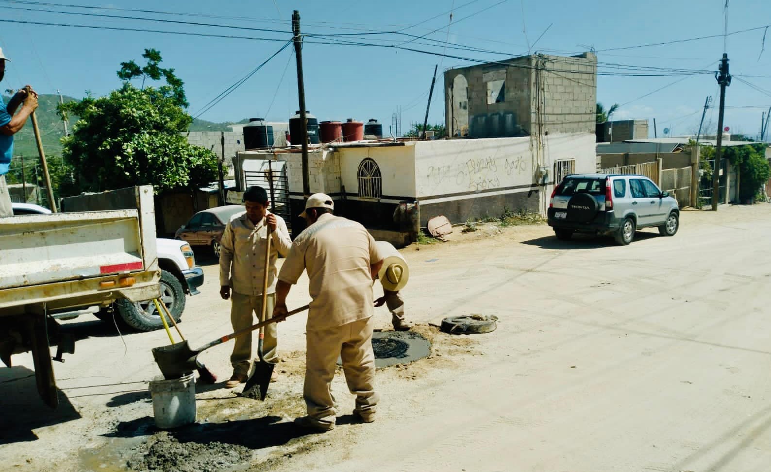 Instalan brocales y tapas de alcantarillado de alto impacto