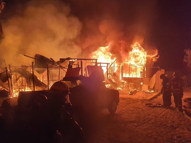 Incendio Arrasa Con Tres Casas