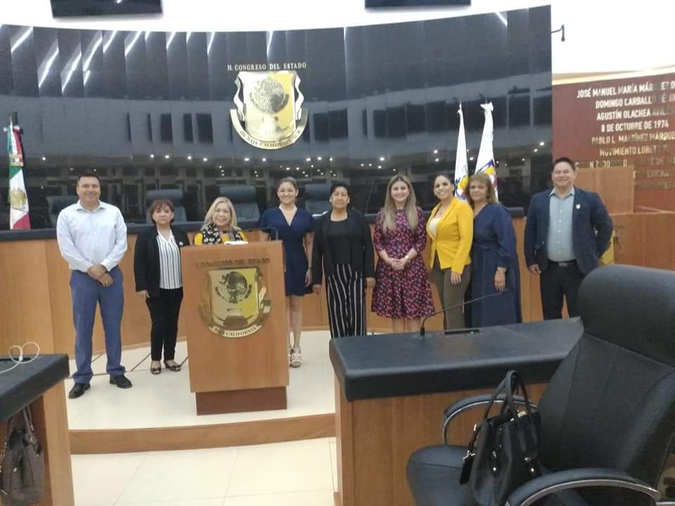 8 Diputados sesionaron a las 4:00 AM