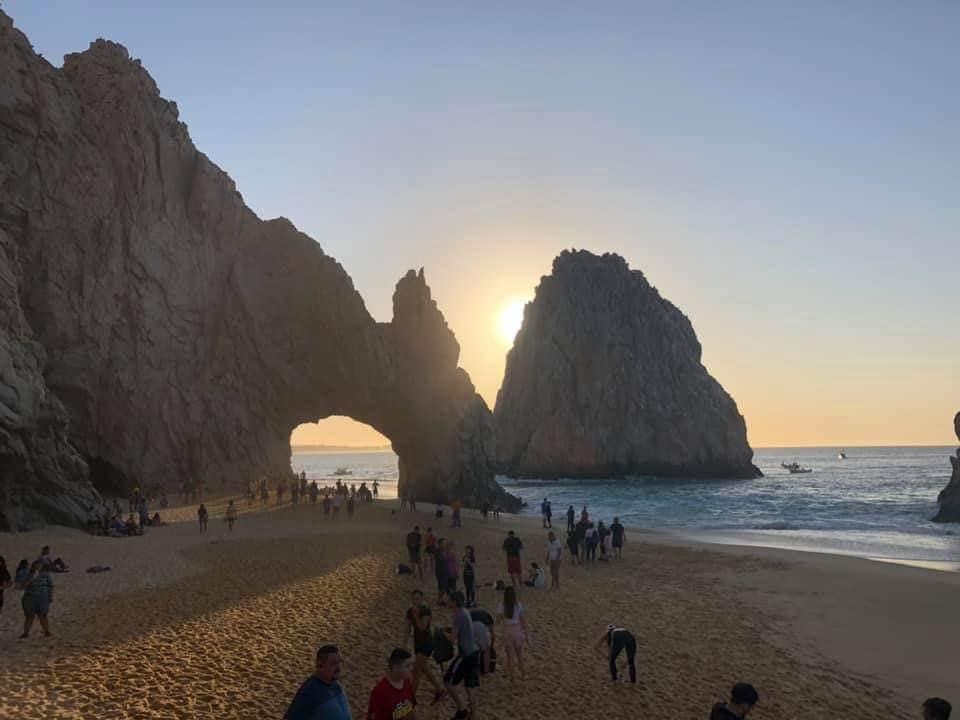 Visita masiva al Arco de Los Cabos