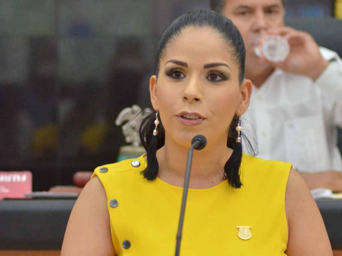 Perla Flores Convocó Acarreados Por Whatsapp A Provocar “Zafarrancho” En El Congreso