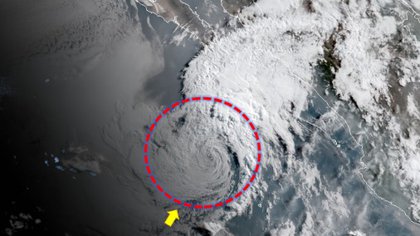 Depresión Tropical  4-E Acecha de Los Cabos