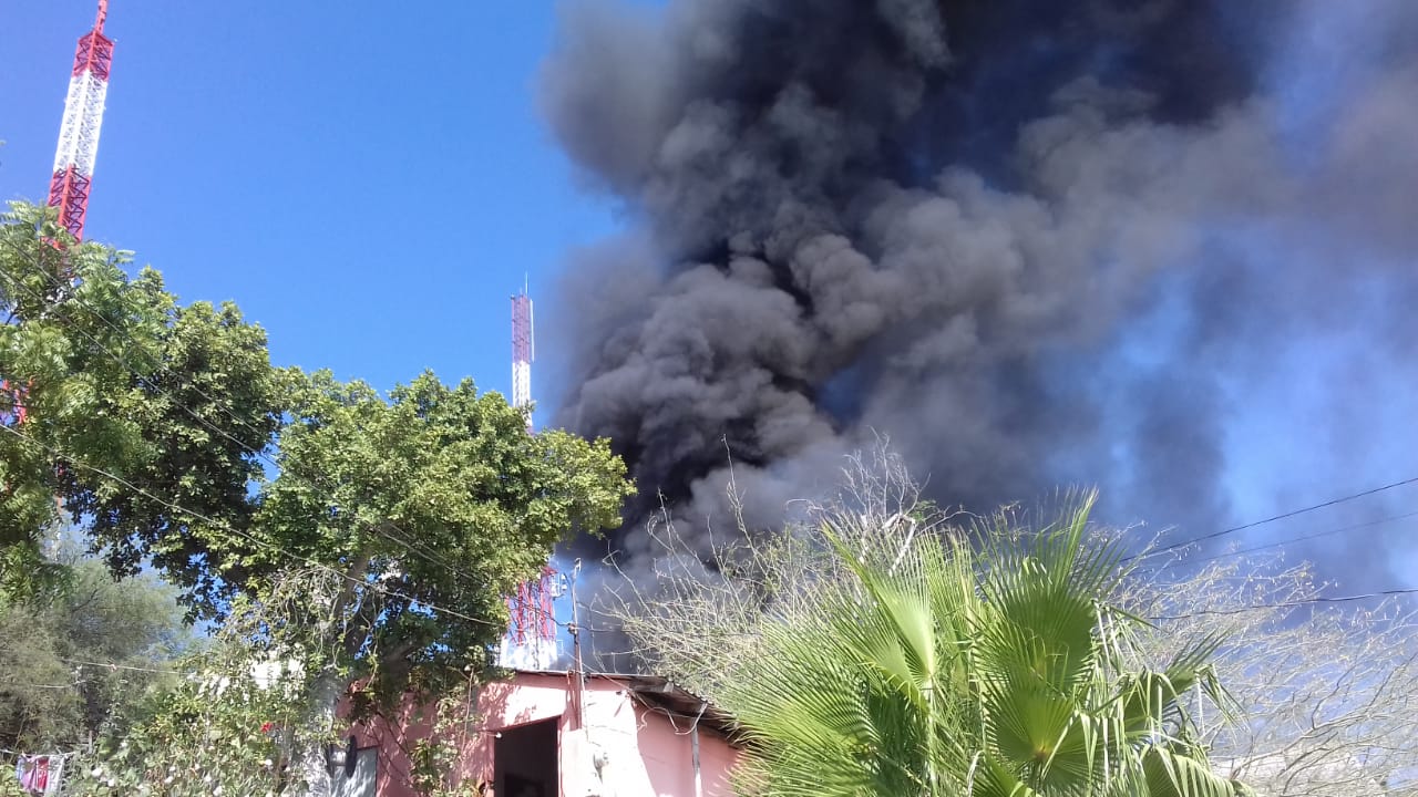 Queman Narco Tiendita en La Paz