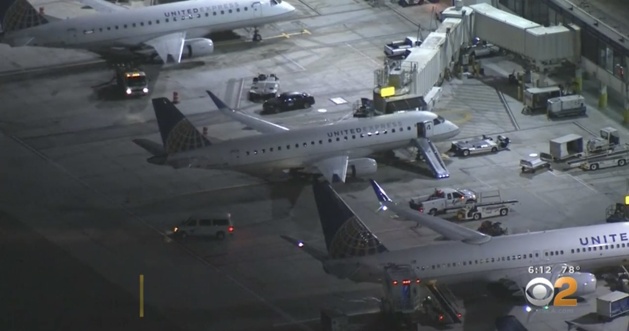 Paceño salta de un avión en Los Ángeles